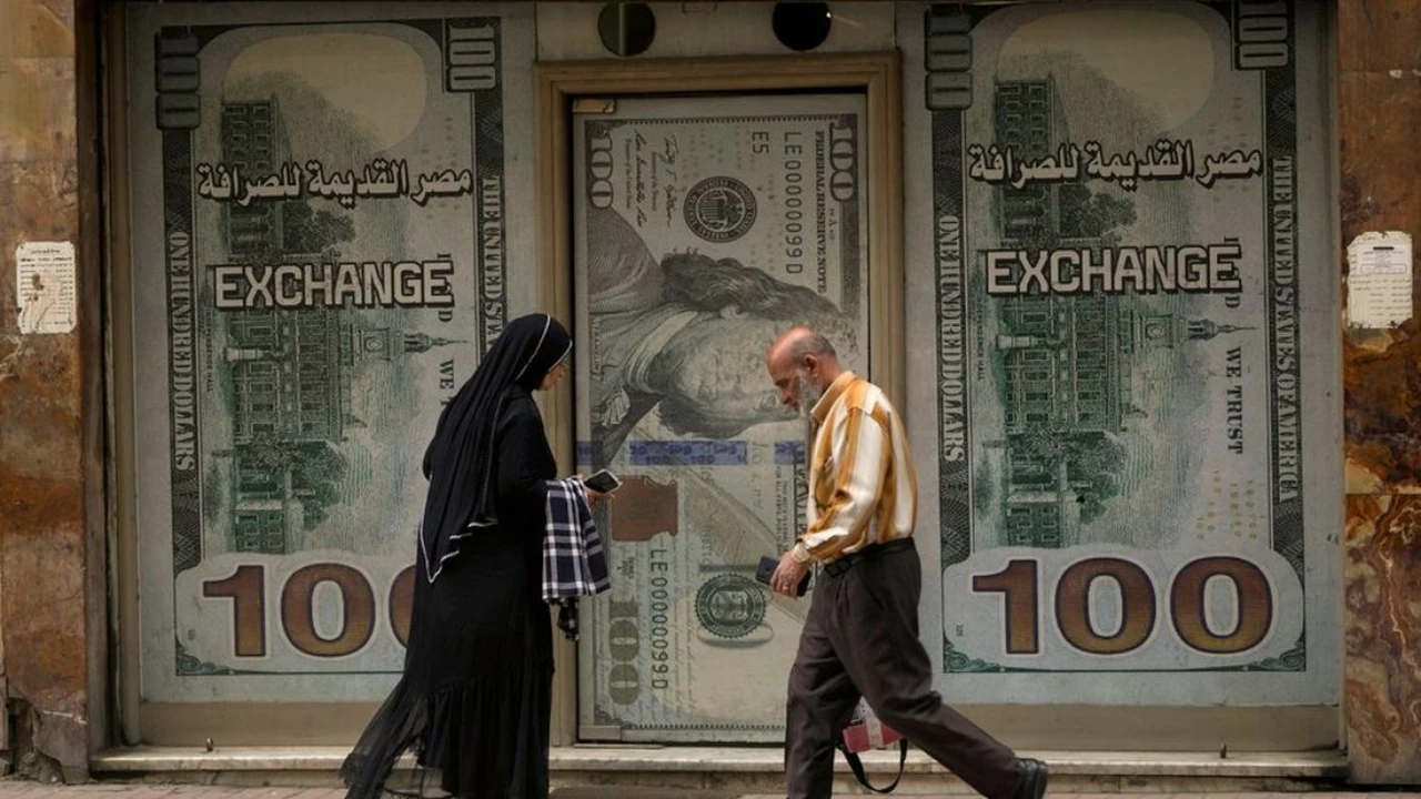 استراتيجية البنك المركزي لمواجهة خروج 10 مليارات دولار من الأموال الساخنة بالسوق